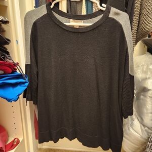 Forever 21 Black and Gray Crew Neck Top